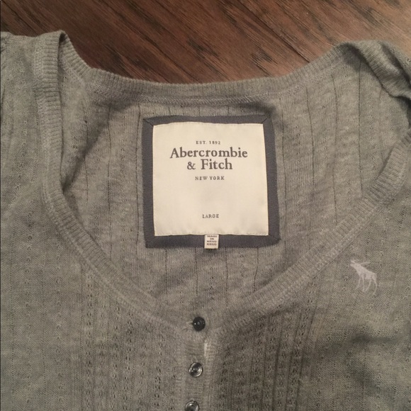Abercrombie & Fitch Tops - Like New Abercrombie girls sweater💥